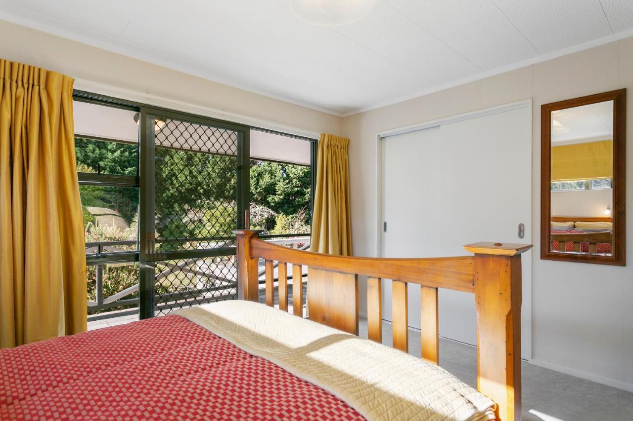 Lupin Lodge Bed & Breakfast Таупо Екстериор снимка